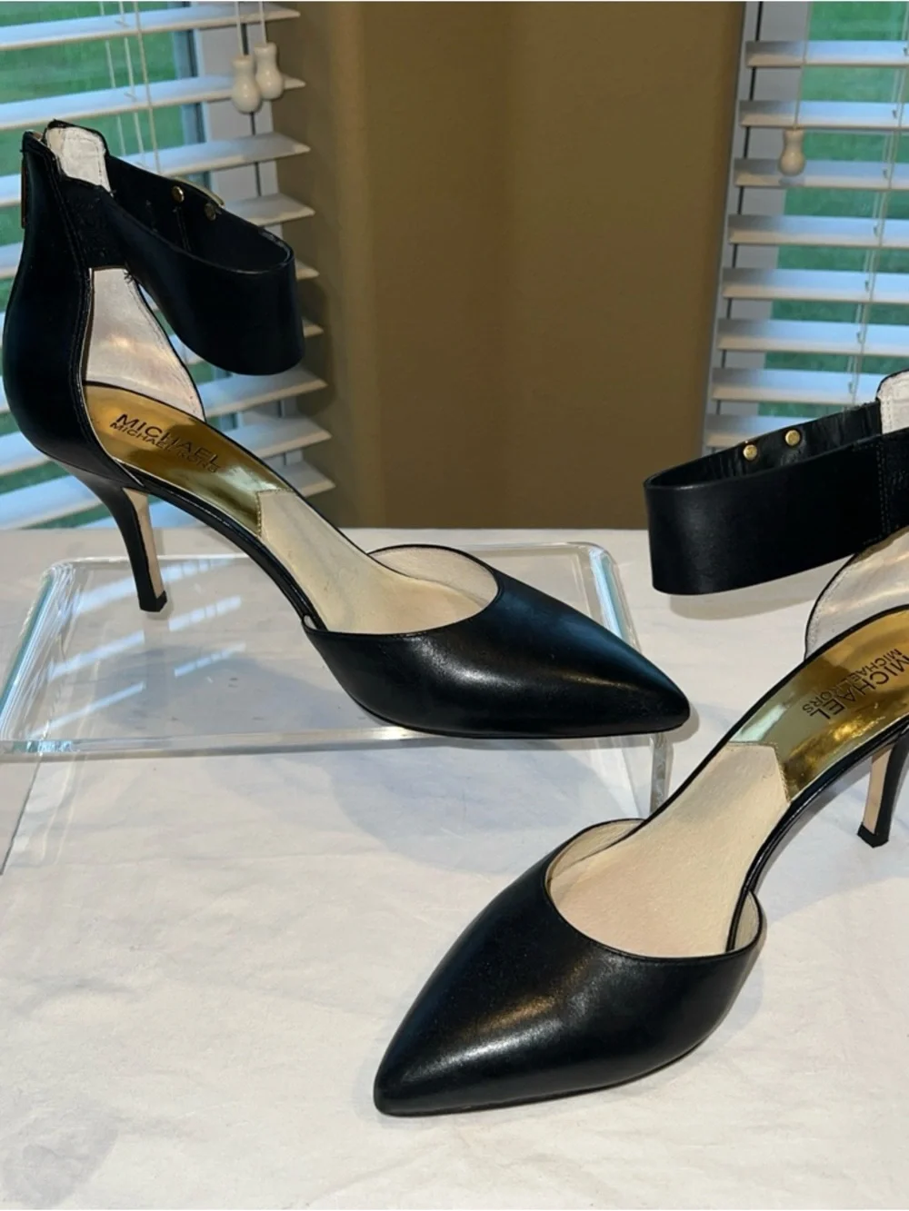 Michael Kors Womens Black Leather Ankle Strap Heels Shoes Sz 9.5M Zipper Gold - Picture 15 of 15